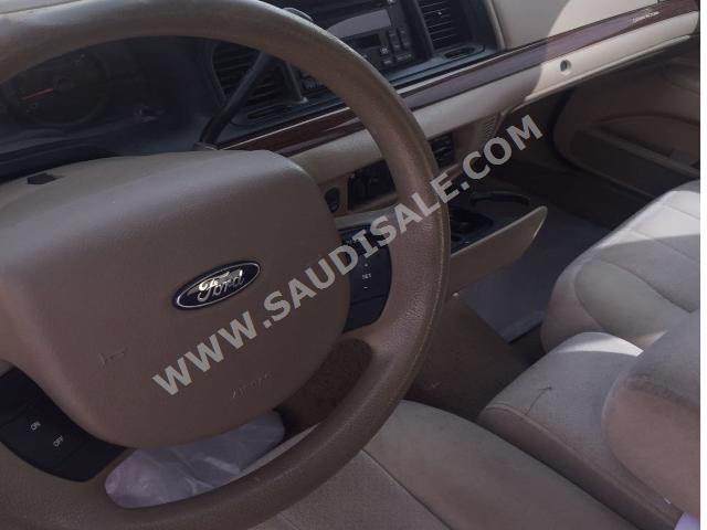 2008 فورد كراون فكتوريا