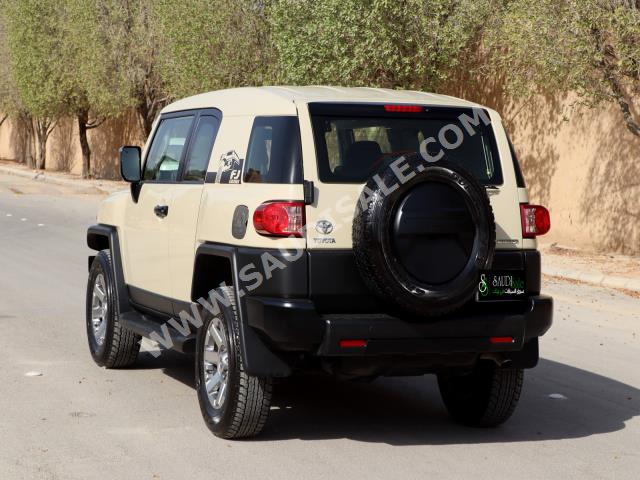 2023 تويوتا اف جي كروزر 2