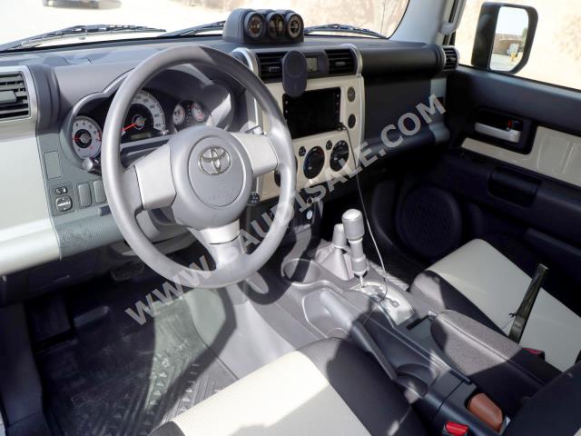 2023 تويوتا اف جي كروزر 2