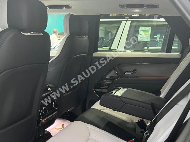 2023 لاند روفر رينج روفر سبورت فيرست اديشن