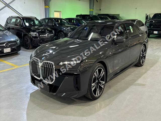 2023 بي ام دبليو الفئة السابعة 735 إل أي