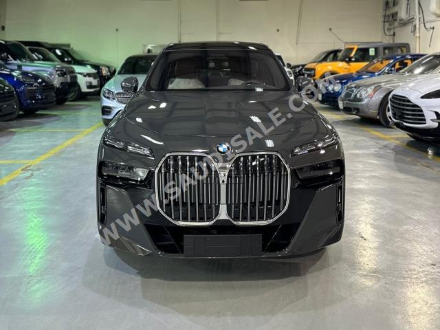 2023 بي ام دبليو الفئة السابعة 735 إل أي