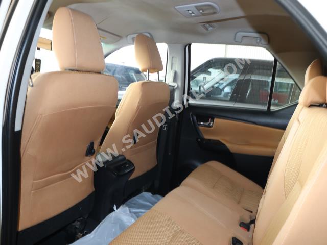 2017 تويوتا فورشنر