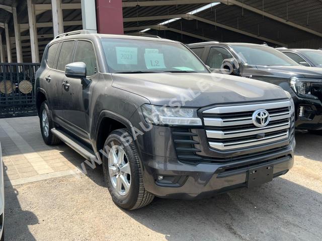 2023 تويوتا لاند كروزر جي اكس ار2