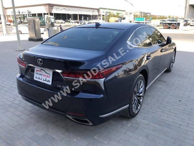 2018 لكزس إل إس 500