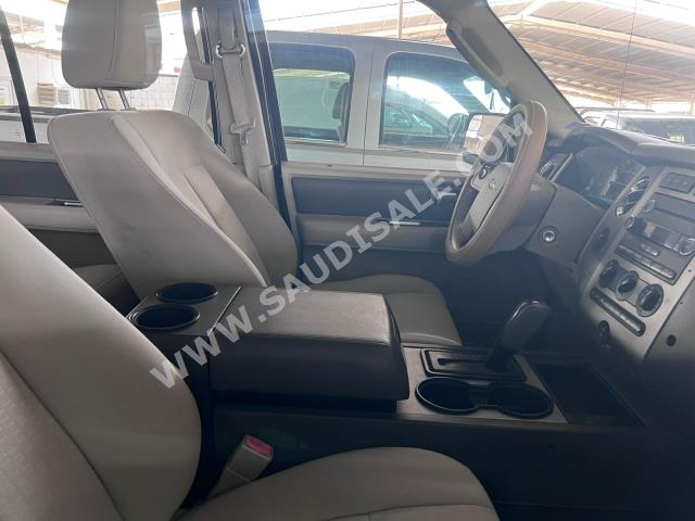 2013 فورد اكسبيديشن