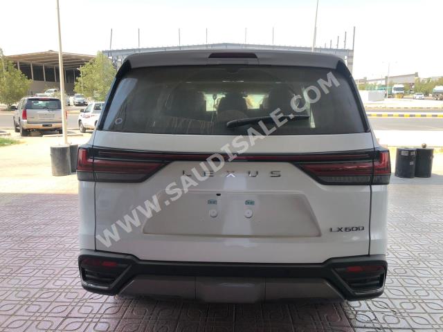 2023 لكزس إل إكس 600