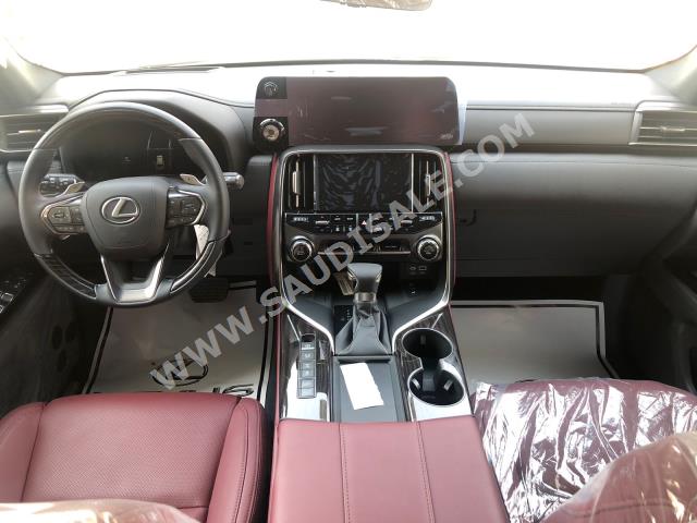 2023 لكزس إل إكس 600