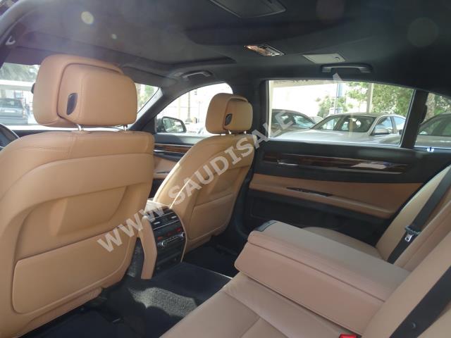 2015 بي ام دبليو الفئة السابعة 730 إل أي