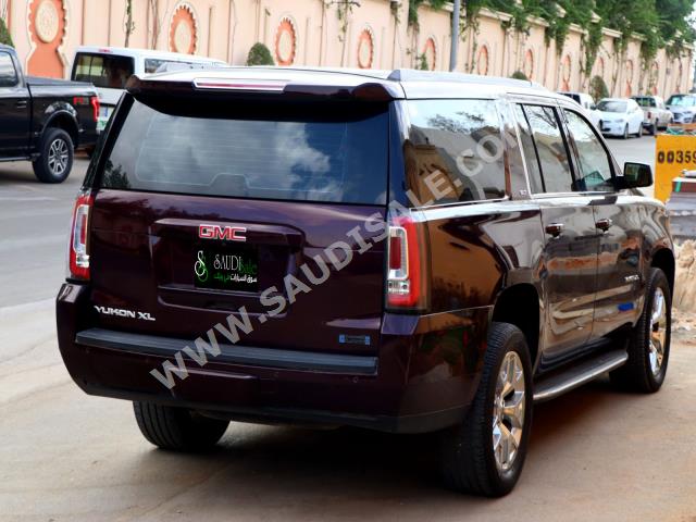 2017 جي ام سي يوكون اس ال تي