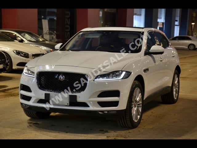 2017 جاكوار اف-بيس