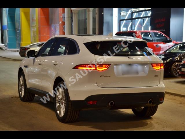 2017 جاكوار اف-بيس