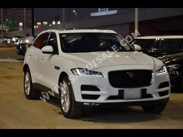 2017 جاكوار اف-بيس