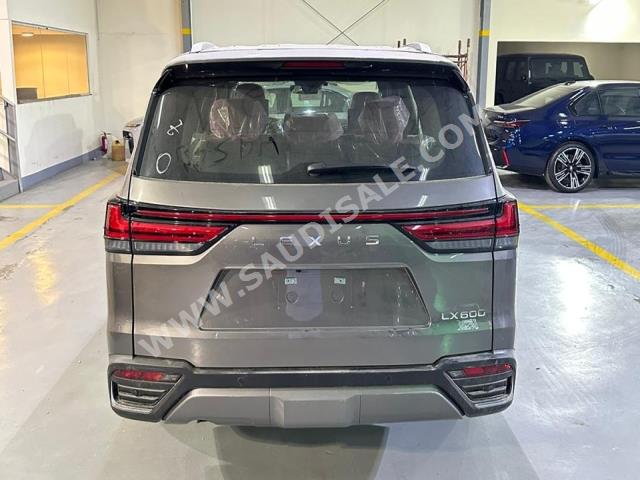 2022 لكزس إل إكس 600