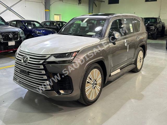 2022 لكزس إل إكس 600