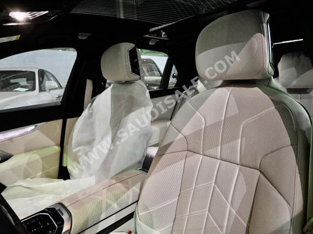 2023 بي ام دبليو الفئة السابعة 760 إل أي