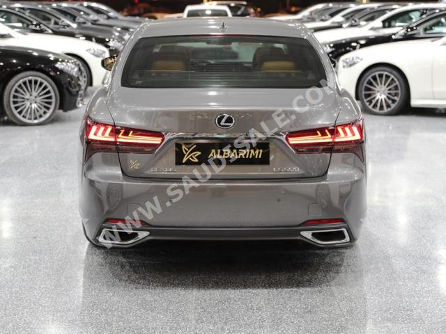 2023 لكزس إل إس 500