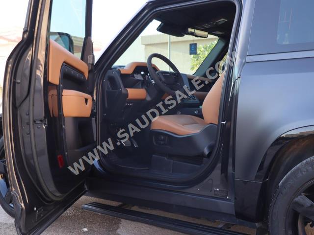 2023 لاند روفر ديفيندر إصدار كارباثيان