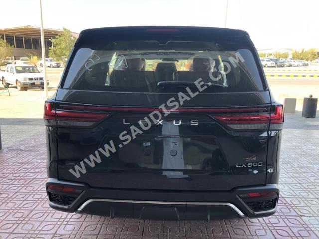 2023 لكزس إل إكس 600 إف