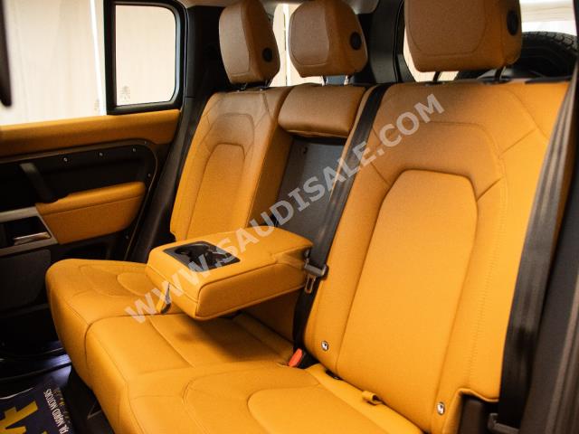 2023 لاند روفر ديفيندر