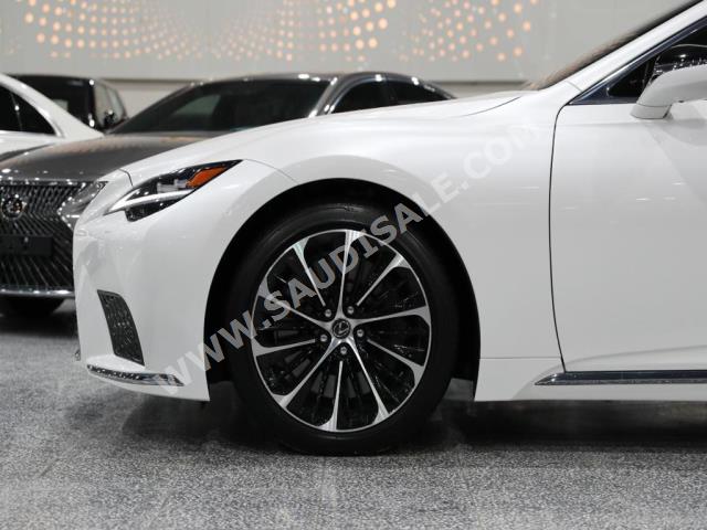 2023 لكزس إل إس 500