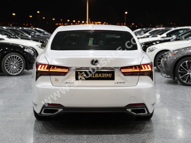 2023 لكزس إل إس 500