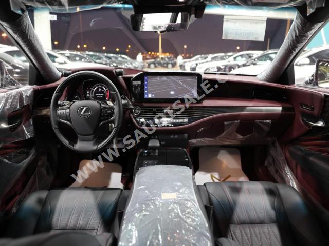 2023 لكزس إل إس 500