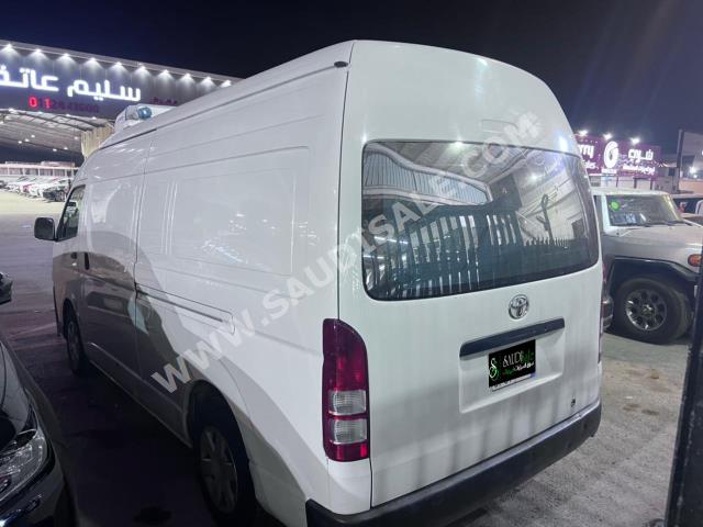 2015 Toyota Hiace
