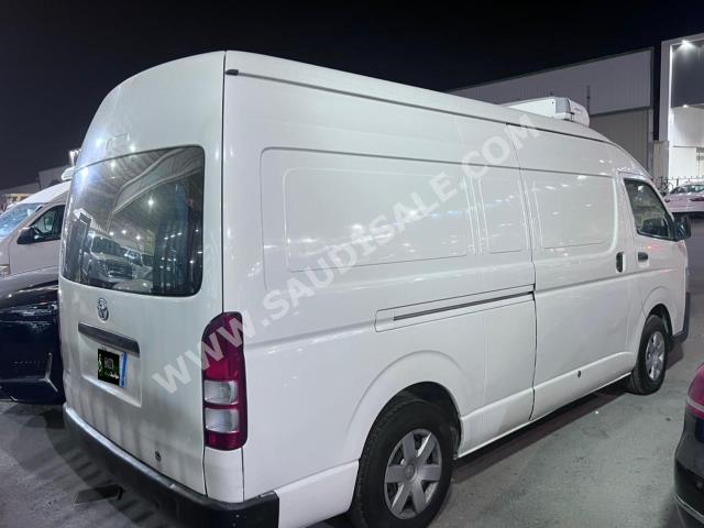 2015 Toyota Hiace
