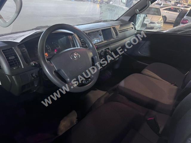 2015 Toyota Hiace