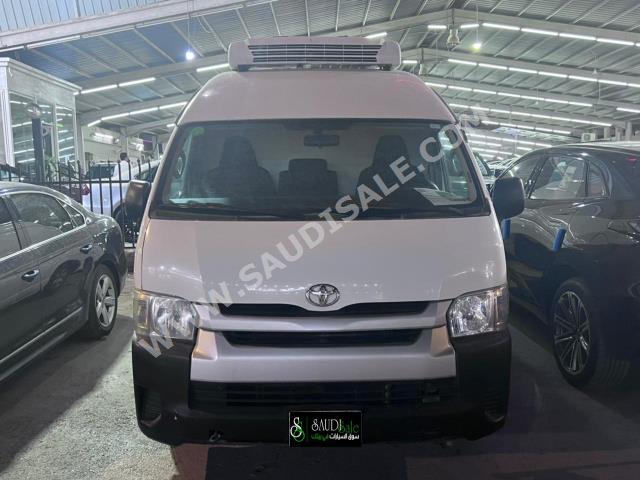 2015 Toyota Hiace