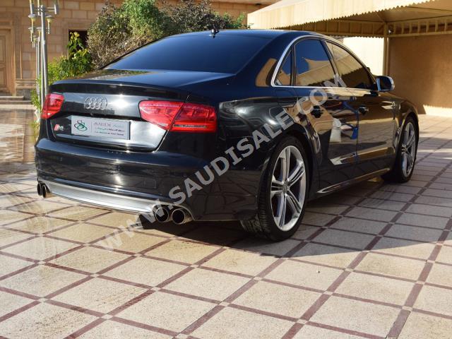 2013 Audi S8