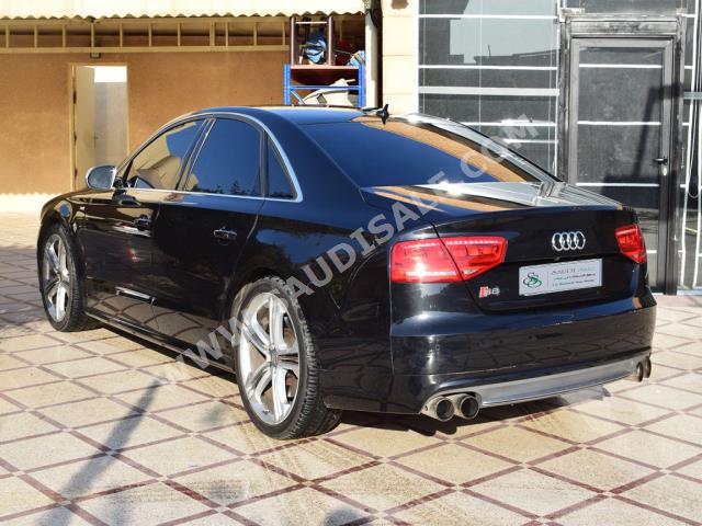2013 Audi S8