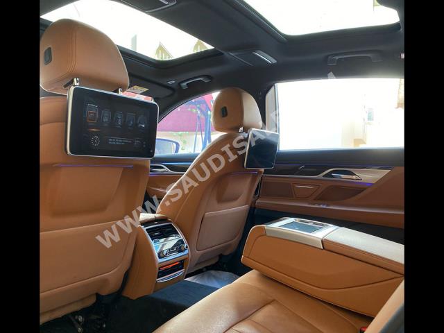 2017 بي ام دبليو الفئة السابعة 730 إل أي