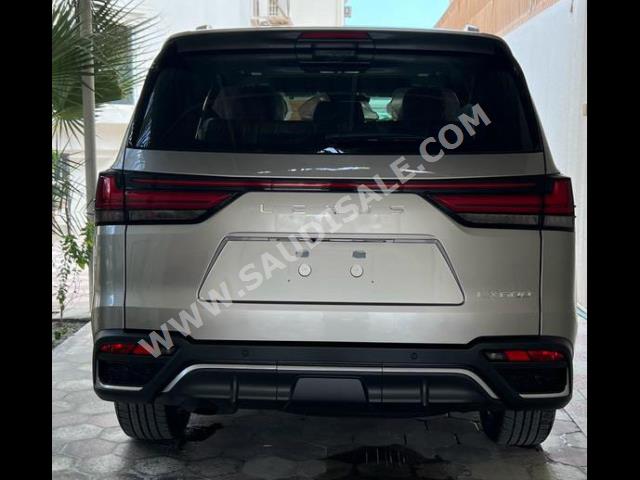 2023 لكزس إل إكس 600 إف