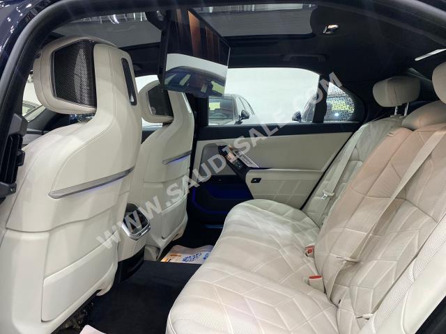 2023 بي ام دبليو الفئة السابعة 735 إل أي