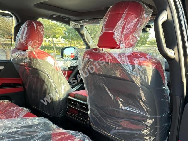 2023 لكزس إل إكس 600 إف