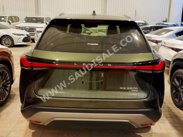 2024 لكزس أر إكس 350