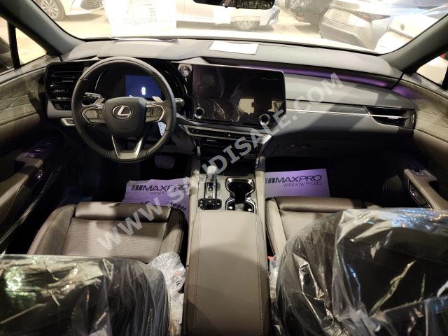 2024 لكزس أر إكس 350