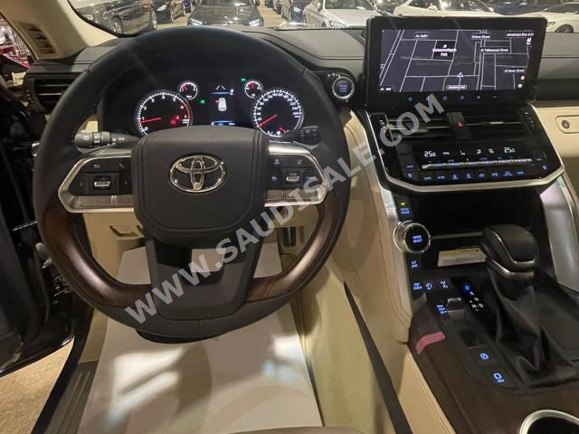 2022 تويوتا لاند كروزر جي اكس ار