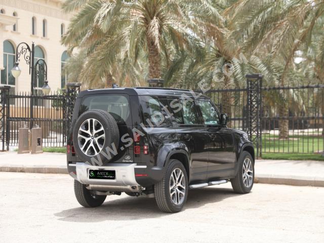 2023 لاند روفر ديفيندر اتش اس اي