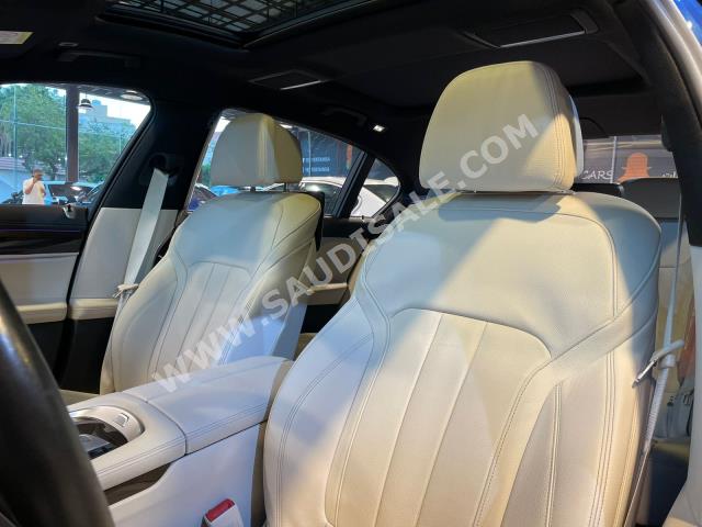 2022 بي ام دبليو الفئة السابعة 730 إل أي