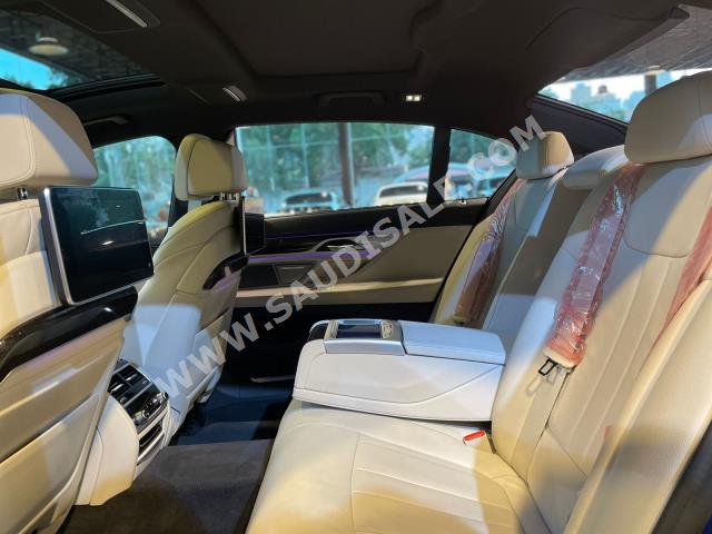 2022 بي ام دبليو الفئة السابعة 730 إل أي