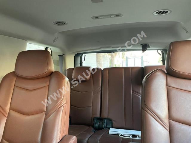 2015 كاديلاك اسكاليد