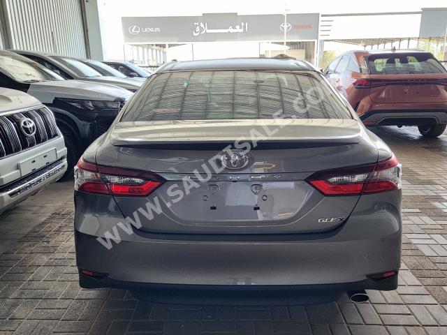 2024 تويوتا كامري جي ال اكس