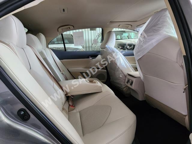 2024 تويوتا كامري جي ال اكس