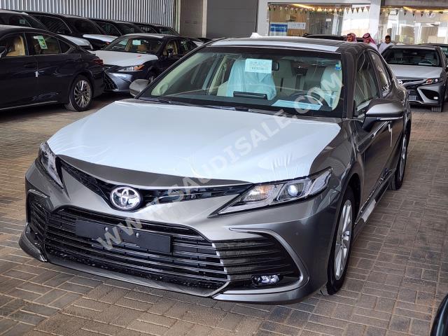 2024 تويوتا كامري جي ال اكس