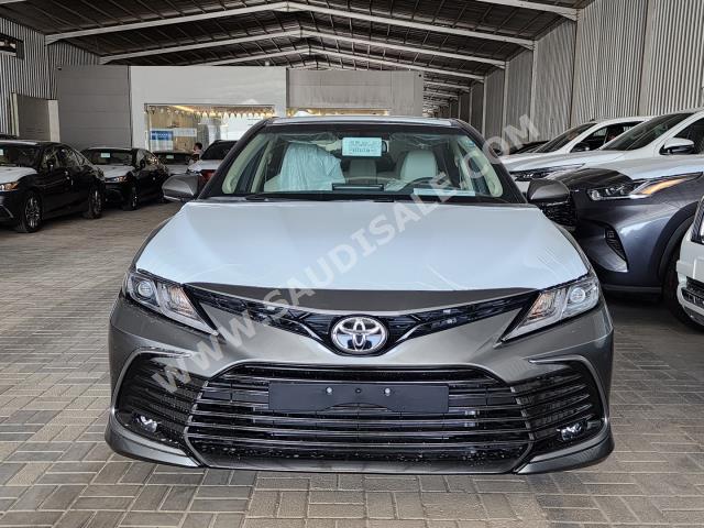 2024 تويوتا كامري جي ال اكس