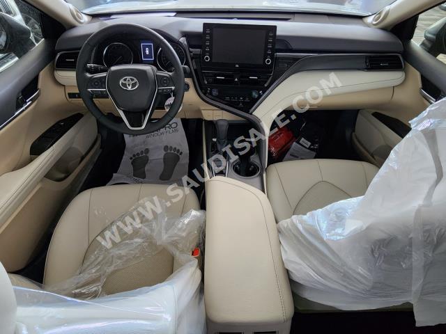 2024 تويوتا كامري جي ال اكس