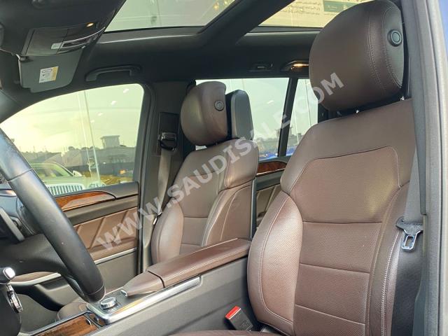 2015 مرسيدس - بنز جي إل 500 أي إم جي